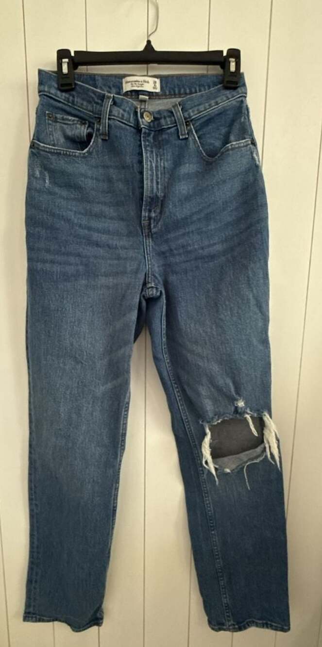 Abercrombie & Fitch Curve Love The '90s Straight Ultra High Rise Distressed Jean